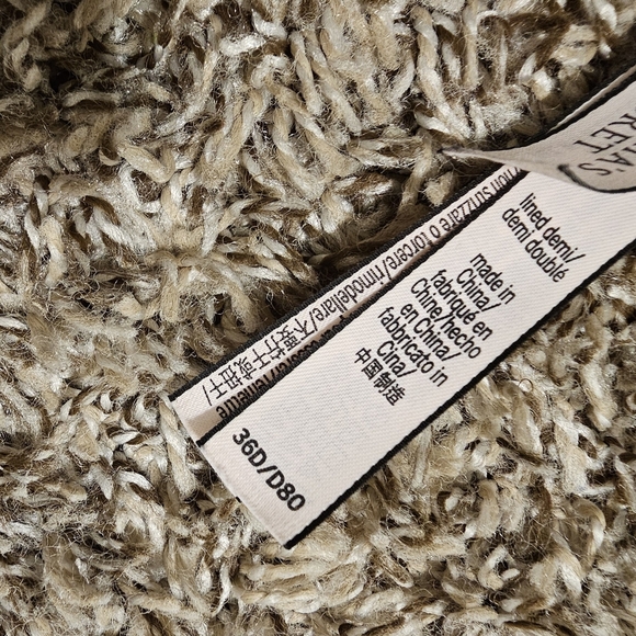 Victoria Secret - Picture 4 of 4